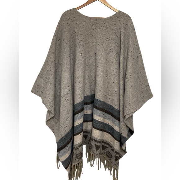 Italian Made Wool Blend Aztec Fringe Blanket Wrap - Picture 4 of 6